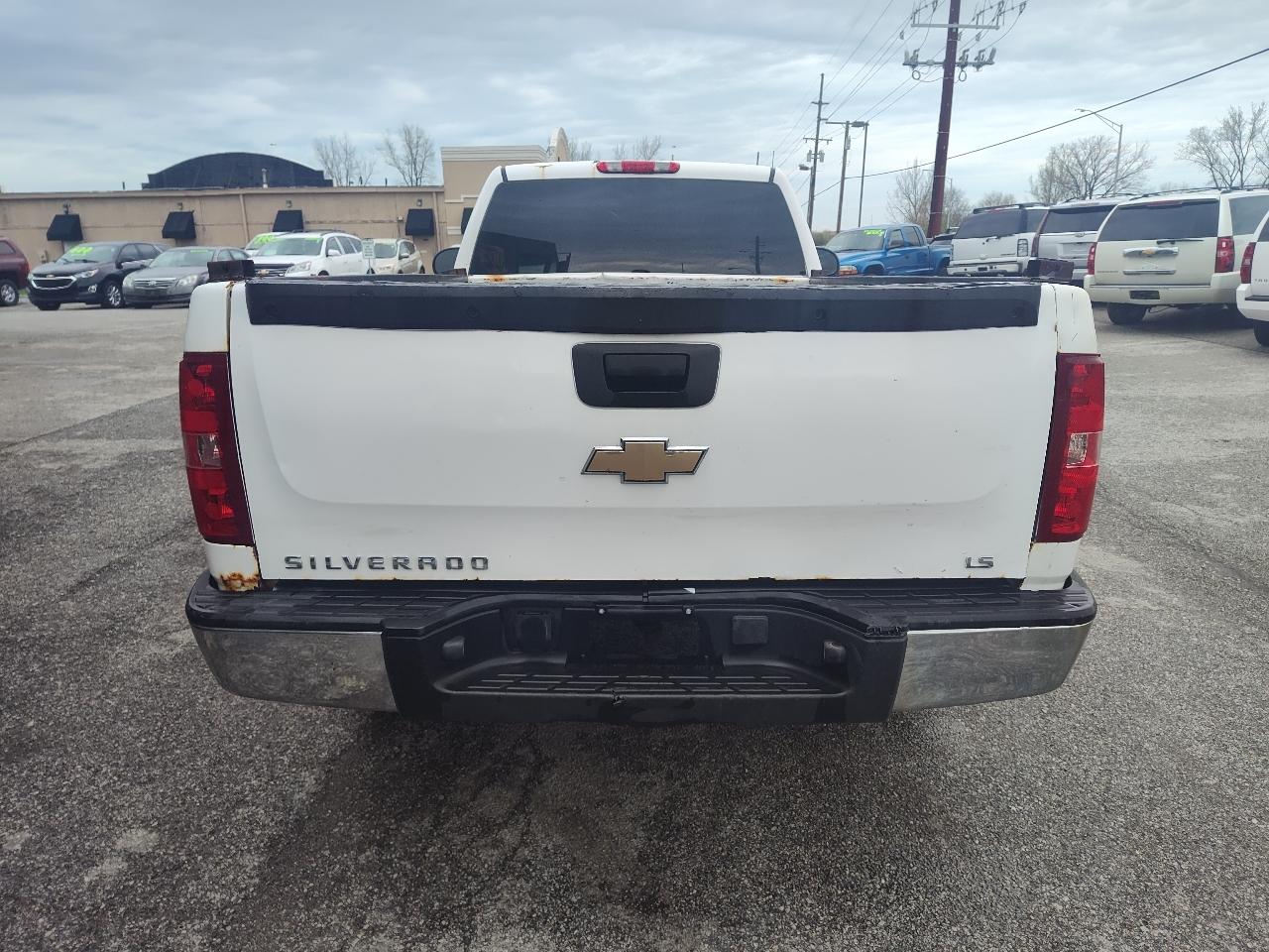 Chevrolet Silverado 1500 4WD Reg Cab 133.0" Work Truck 2009