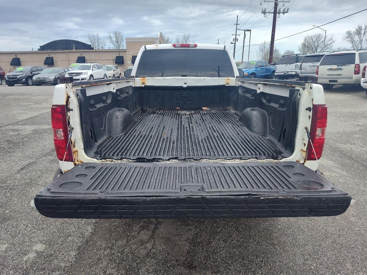Chevrolet Silverado 1500 4WD Reg Cab 133.0" Work Truck 2009