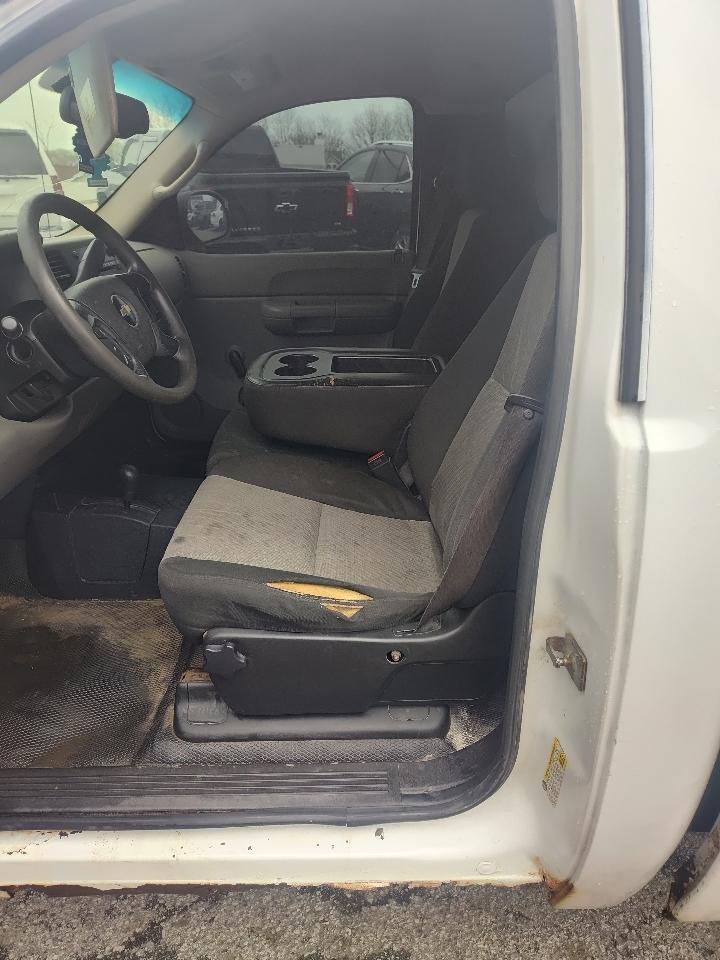 Chevrolet Silverado 1500 4WD Reg Cab 133.0" Work Truck 2009