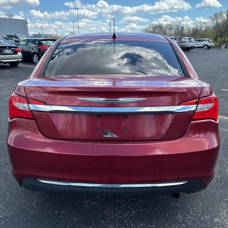 Chrysler 200 4dr Sdn Touring 2013