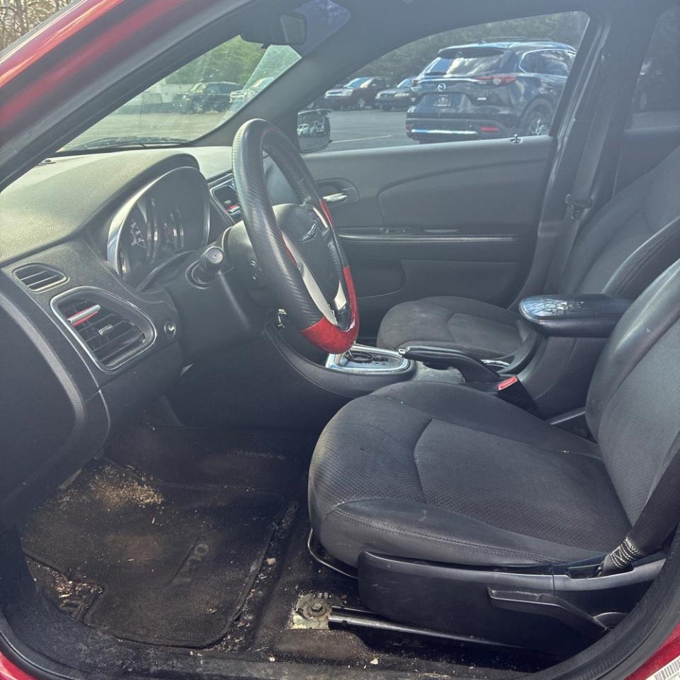 Chrysler 200 4dr Sdn Touring 2013