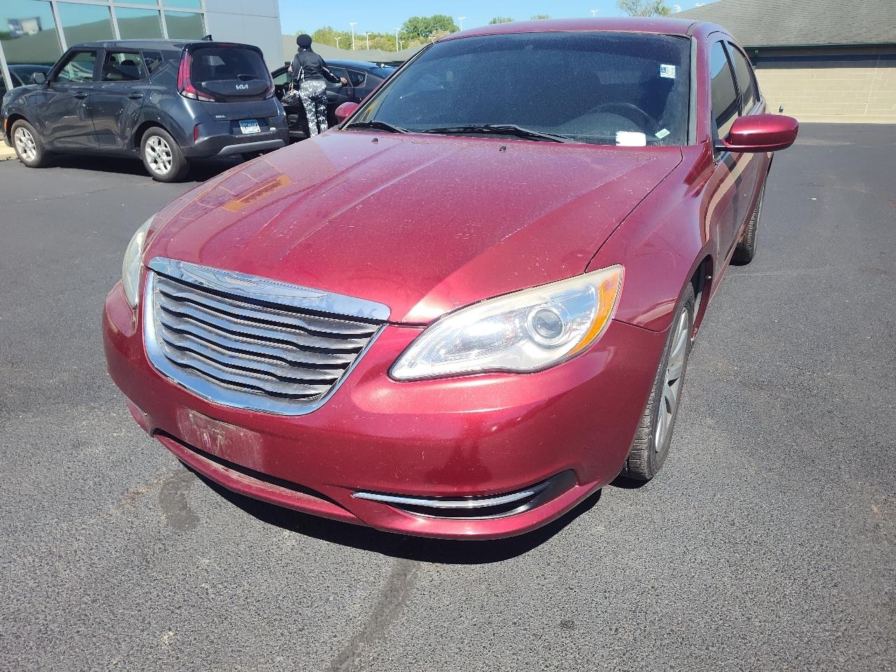 Chrysler 200 4dr Sdn Touring 2013