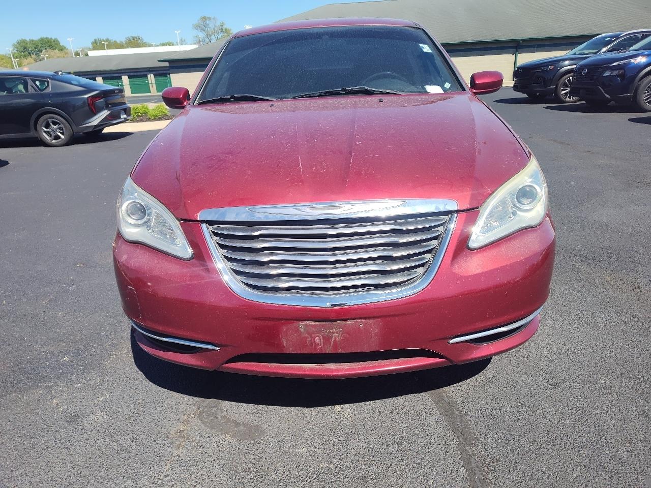 Chrysler 200 4dr Sdn Touring 2013