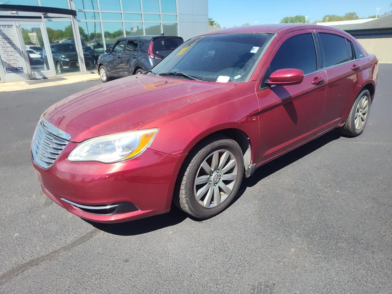 Chrysler 200 4dr Sdn Touring 2013