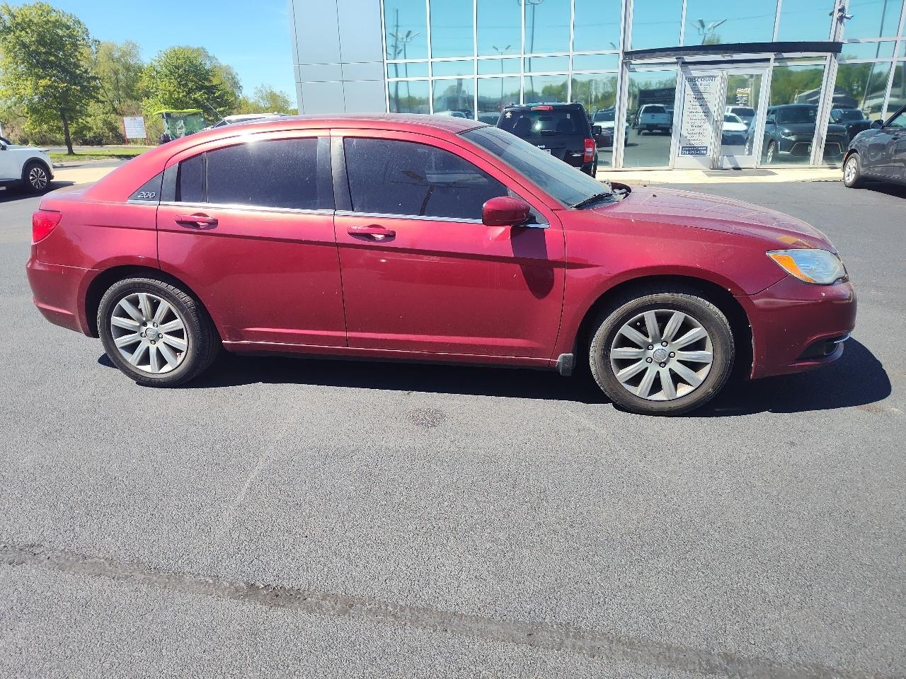 Chrysler 200 4dr Sdn Touring 2013