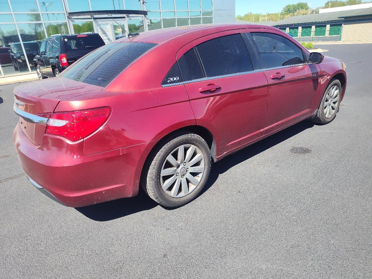 Chrysler 200 4dr Sdn Touring 2013