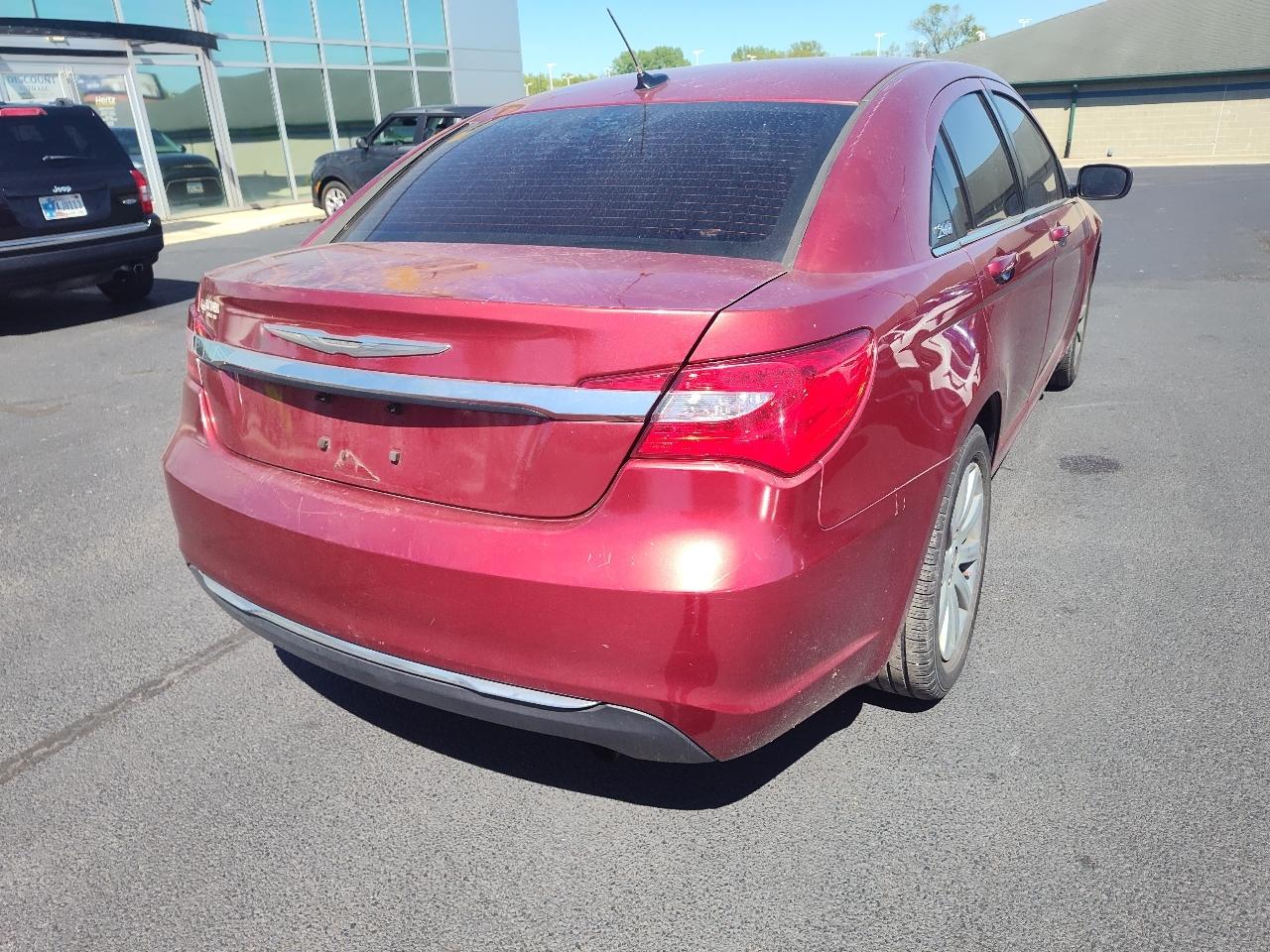 Chrysler 200 4dr Sdn Touring 2013