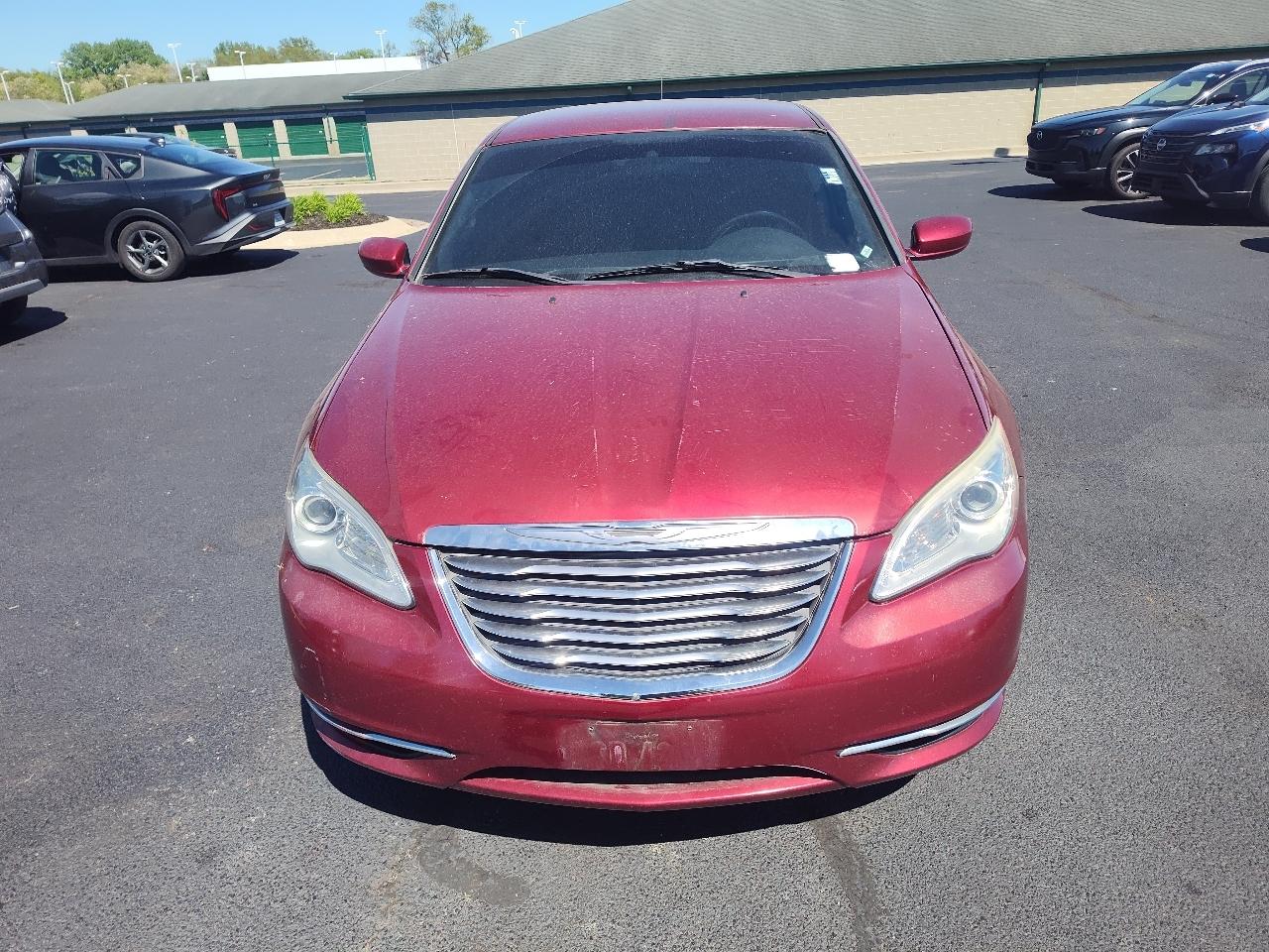 Chrysler 200 4dr Sdn Touring 2013