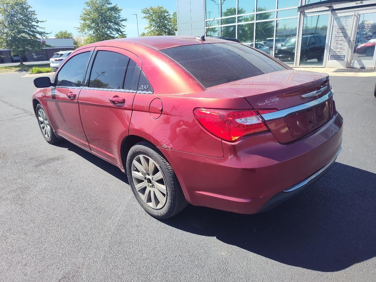 Chrysler 200 4dr Sdn Touring 2013