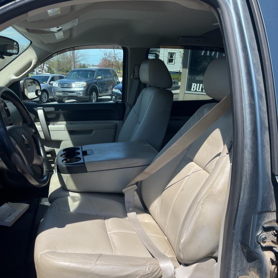 Chevrolet Silverado 1500 4WD Crew Cab 143.5" LT 2011