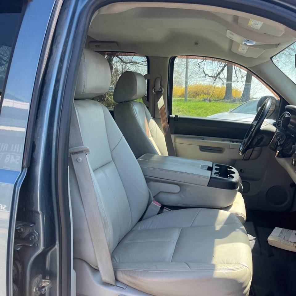 Chevrolet Silverado 1500 4WD Crew Cab 143.5" LT 2011