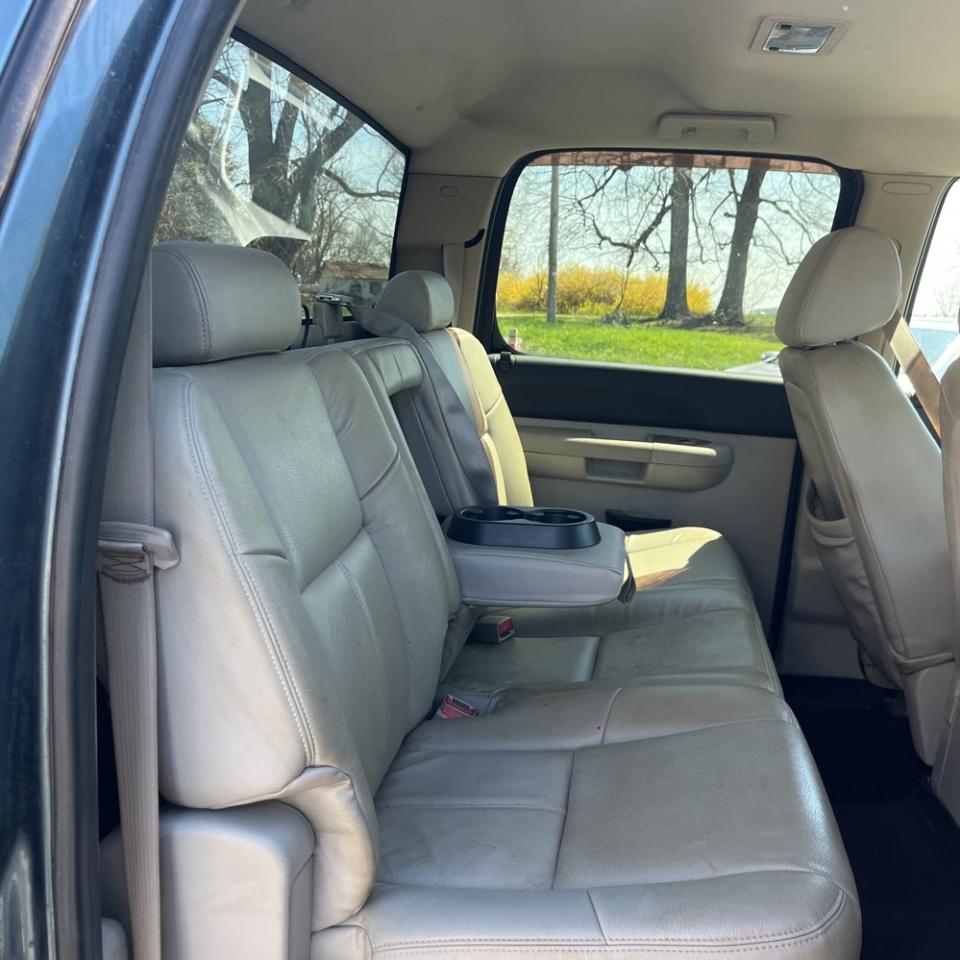 Chevrolet Silverado 1500 4WD Crew Cab 143.5" LT 2011