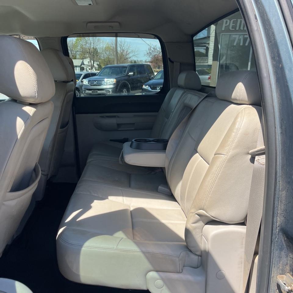 Chevrolet Silverado 1500 4WD Crew Cab 143.5" LT 2011