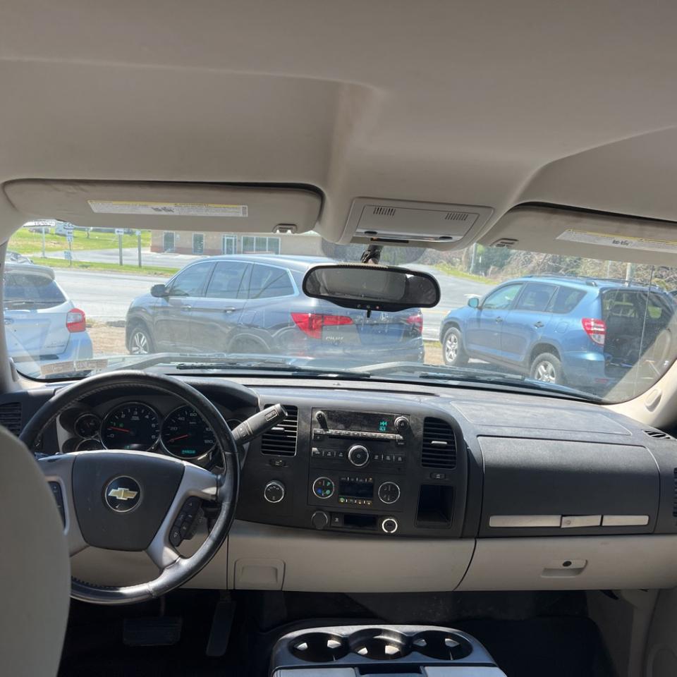 Chevrolet Silverado 1500 4WD Crew Cab 143.5" LT 2011