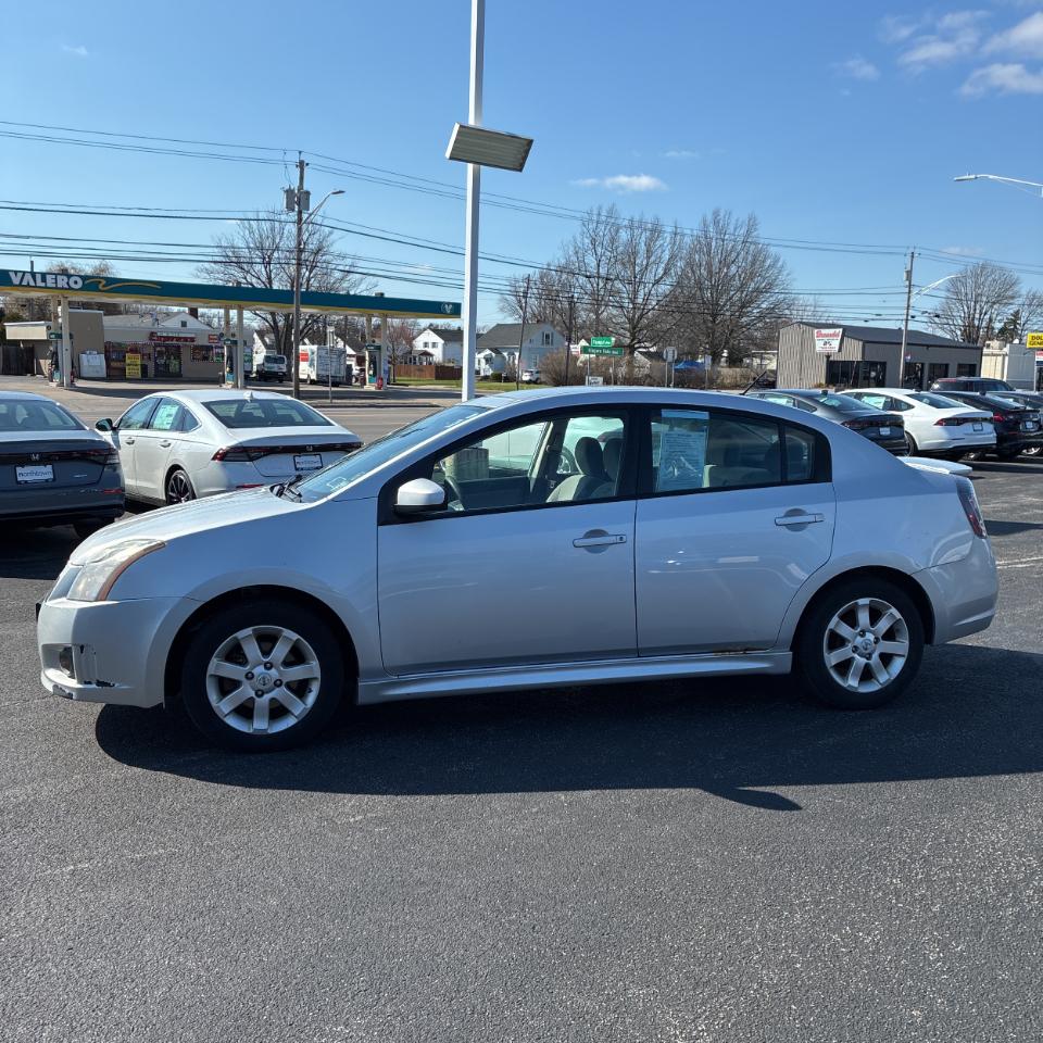 Nissan Sentra 4dr Sdn I4 CVT 2.0 SR 2011