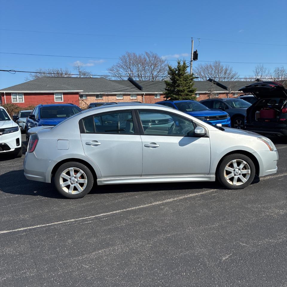 Nissan Sentra 4dr Sdn I4 CVT 2.0 SR 2011