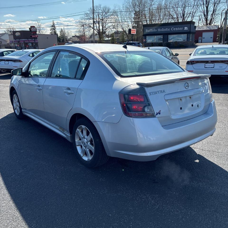 Nissan Sentra 4dr Sdn I4 CVT 2.0 SR 2011