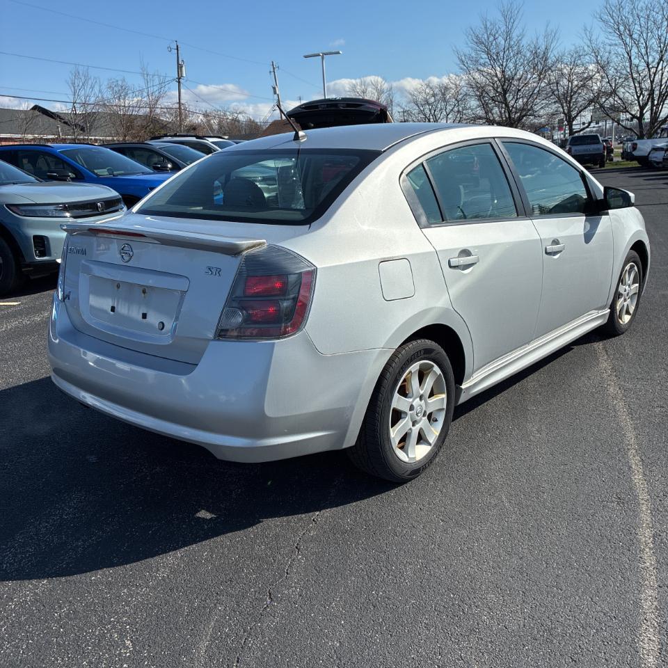Nissan Sentra 4dr Sdn I4 CVT 2.0 SR 2011