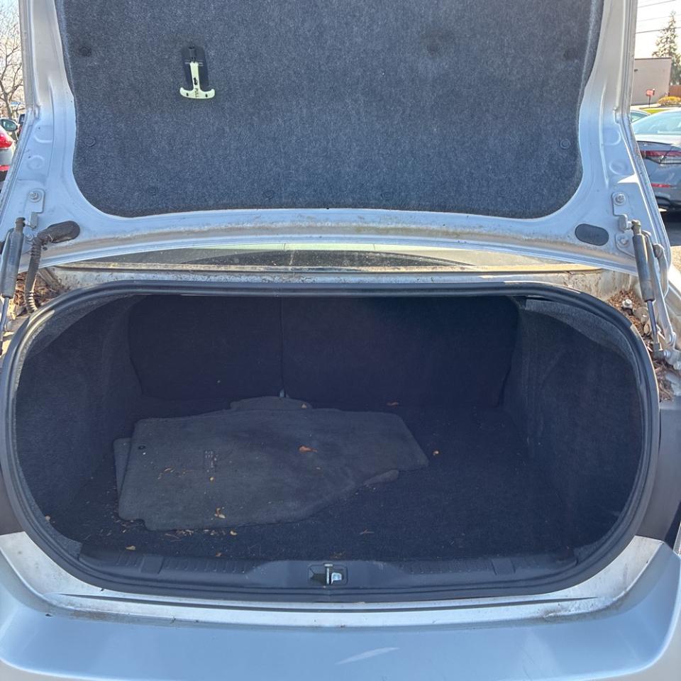 Nissan Sentra 4dr Sdn I4 CVT 2.0 SR 2011