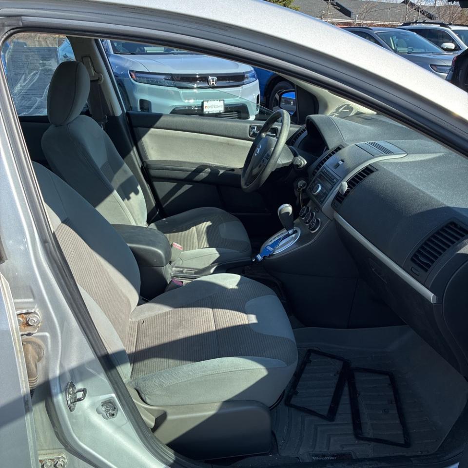 Nissan Sentra 4dr Sdn I4 CVT 2.0 SR 2011