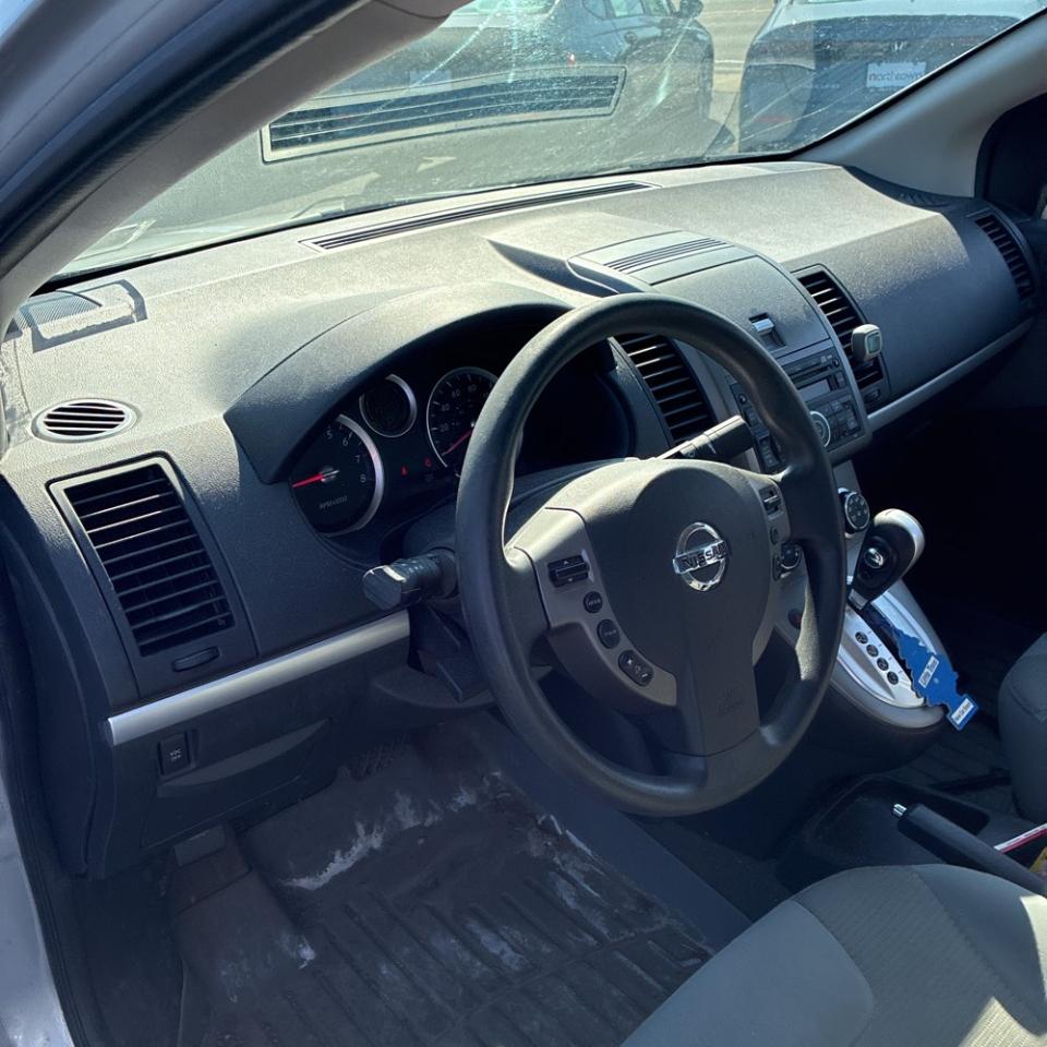 Nissan Sentra 4dr Sdn I4 CVT 2.0 SR 2011