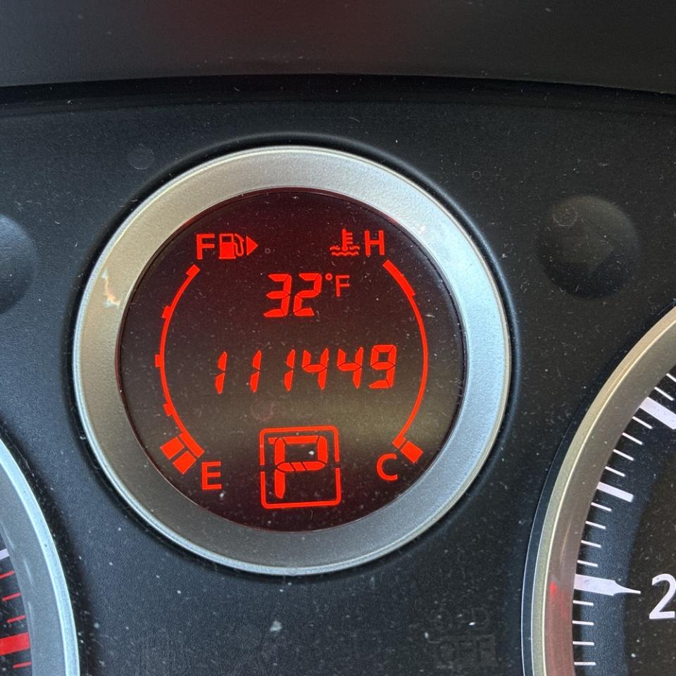 Nissan Sentra 4dr Sdn I4 CVT 2.0 SR 2011