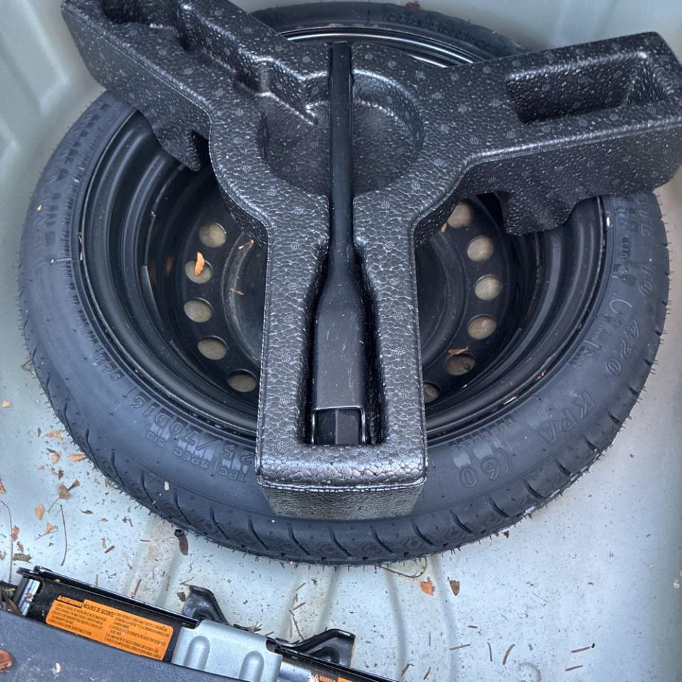 Nissan Sentra 4dr Sdn I4 CVT 2.0 SR 2011