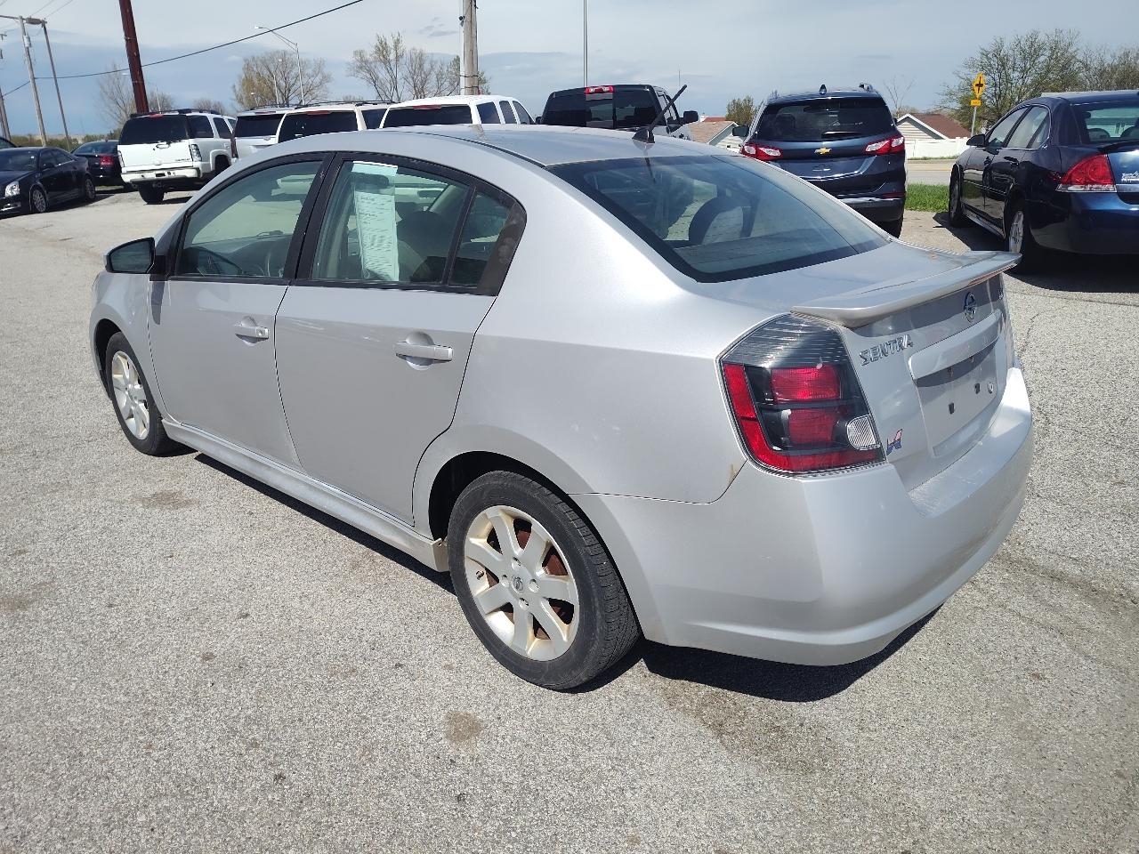 Nissan Sentra 4dr Sdn I4 CVT 2.0 SR 2011
