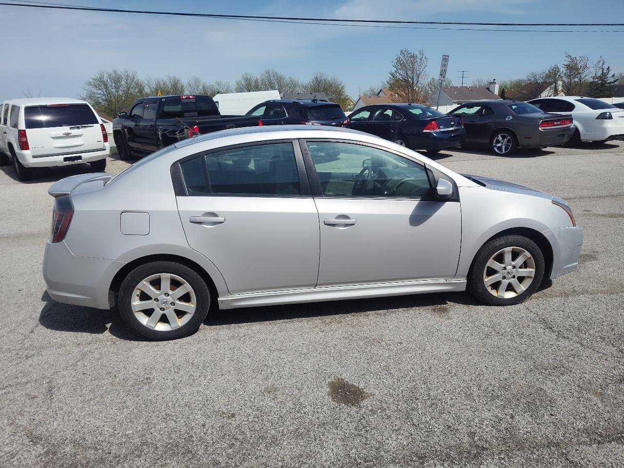 Nissan Sentra 4dr Sdn I4 CVT 2.0 SR 2011