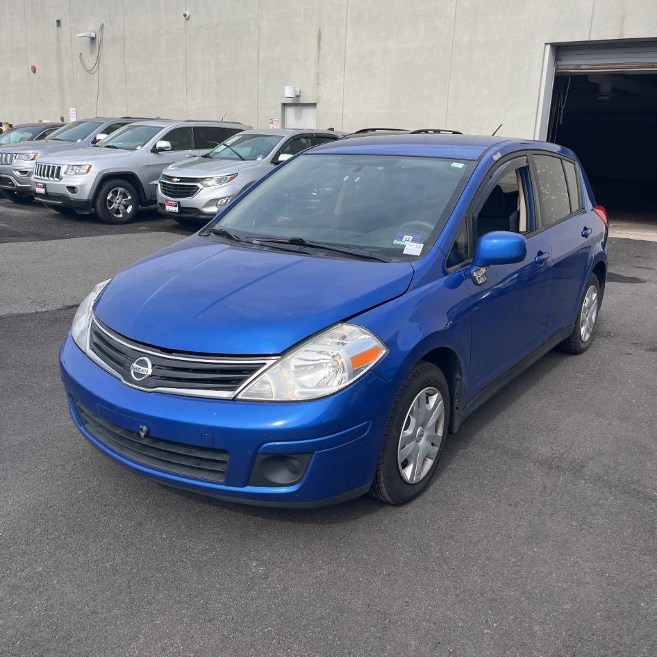 Nissan Versa 5dr HB I4 Auto 1.8 S 2011