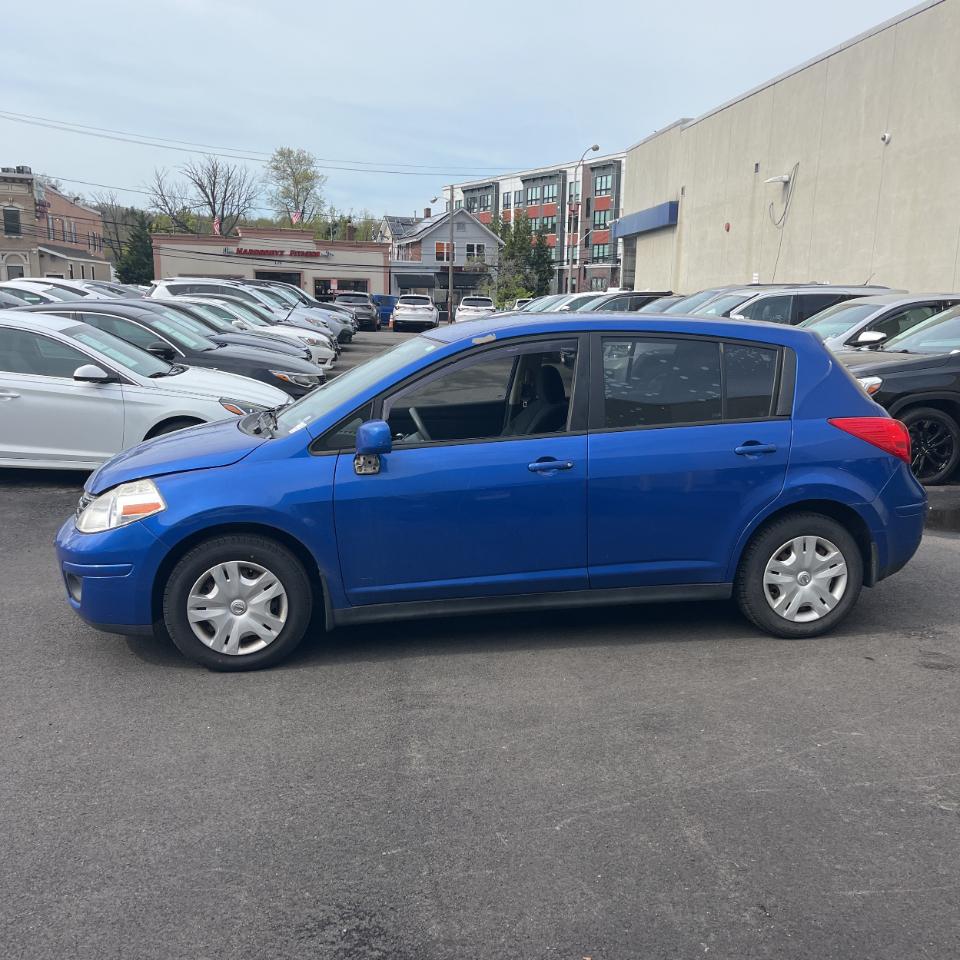 Nissan Versa 5dr HB I4 Auto 1.8 S 2011