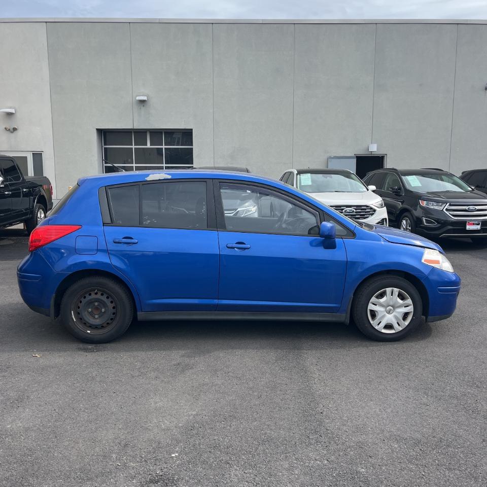 Nissan Versa 5dr HB I4 Auto 1.8 S 2011