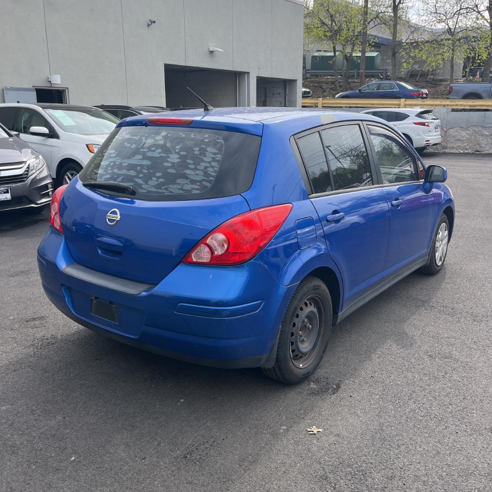 Nissan Versa 5dr HB I4 Auto 1.8 S 2011