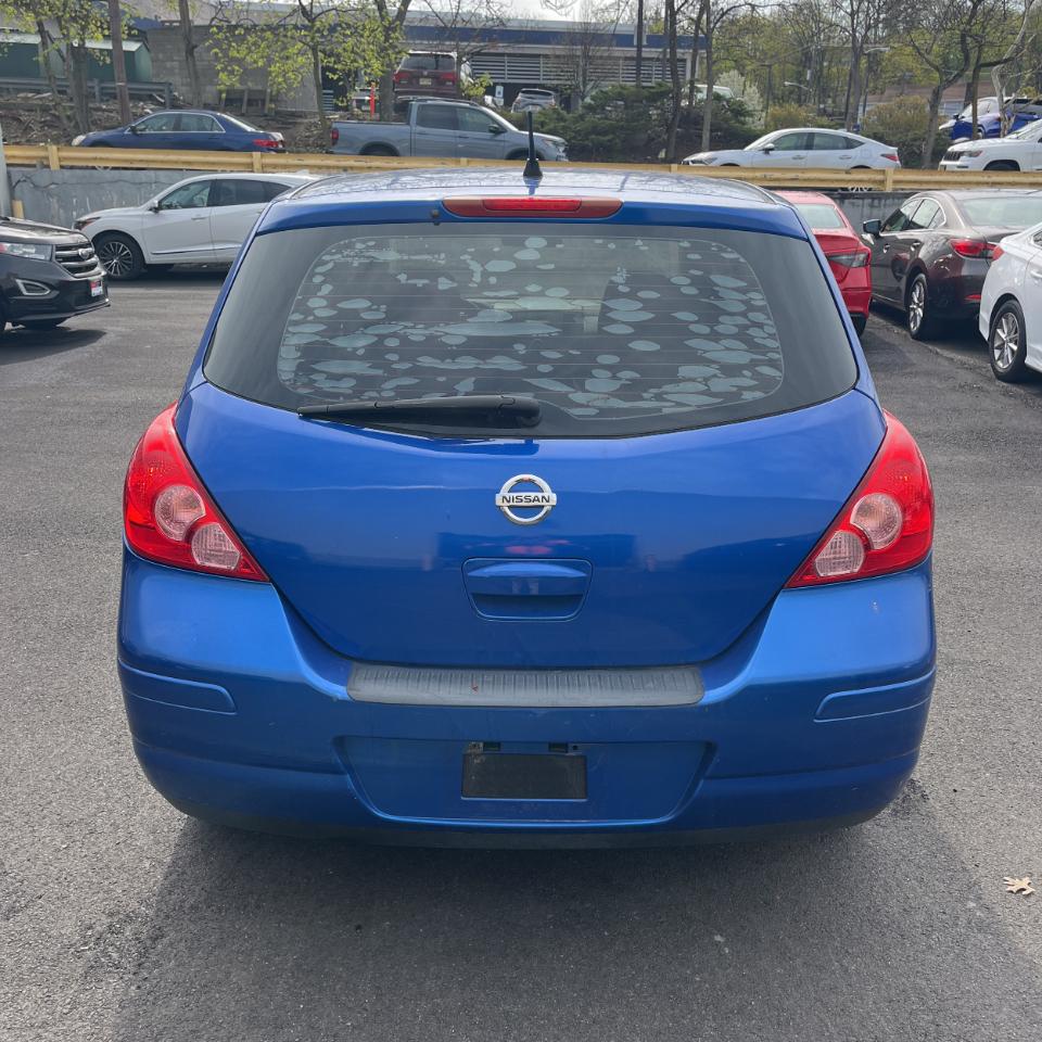 Nissan Versa 5dr HB I4 Auto 1.8 S 2011