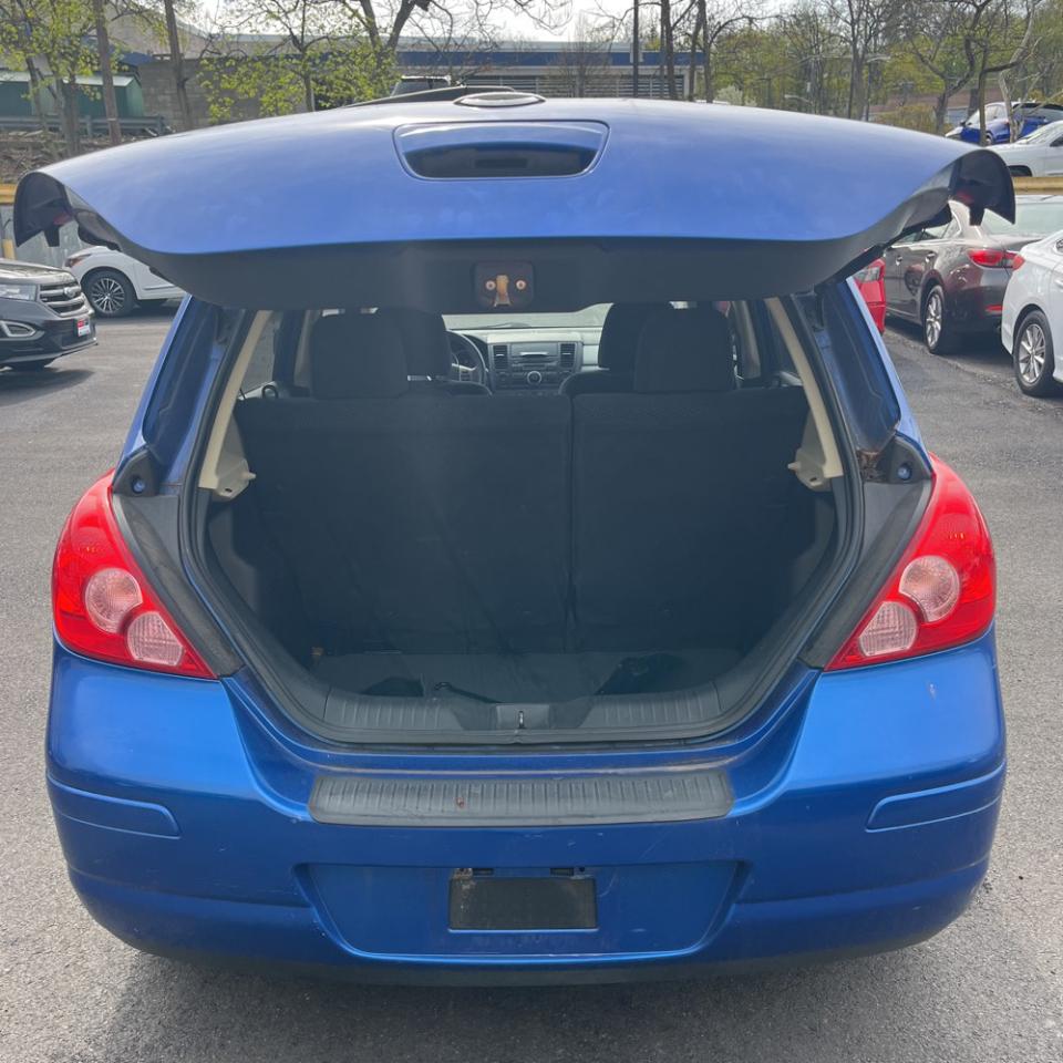 Nissan Versa 5dr HB I4 Auto 1.8 S 2011