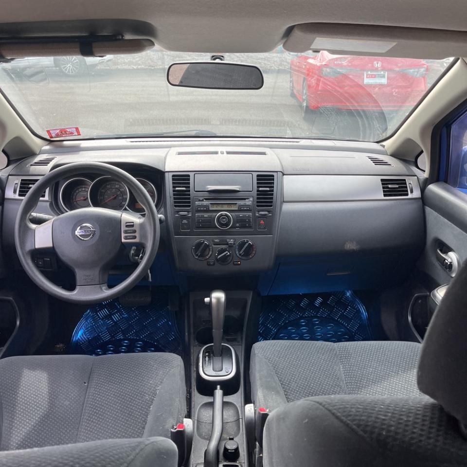 Nissan Versa 5dr HB I4 Auto 1.8 S 2011