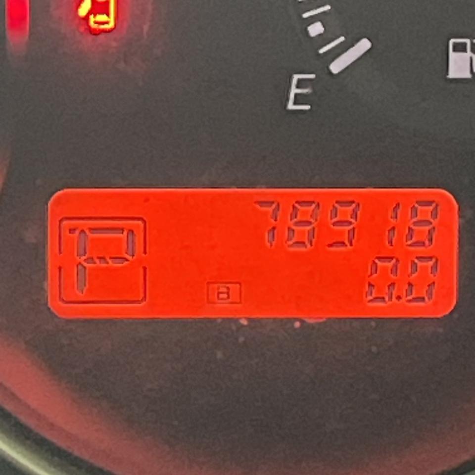 Nissan Versa 5dr HB I4 Auto 1.8 S 2011