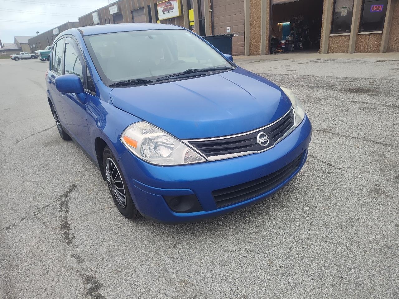 Nissan Versa 5dr HB I4 Auto 1.8 S 2011