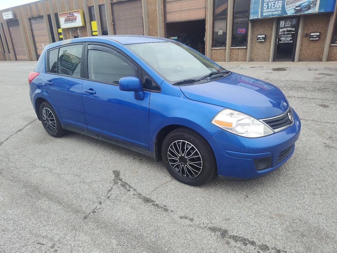 Nissan Versa 5dr HB I4 Auto 1.8 S 2011