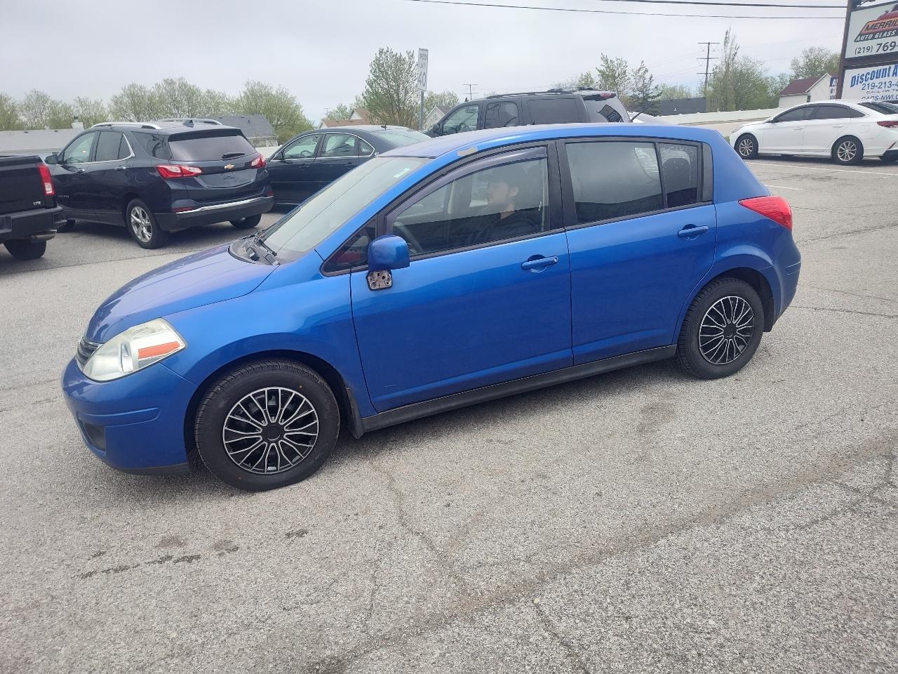 Nissan Versa 5dr HB I4 Auto 1.8 S 2011