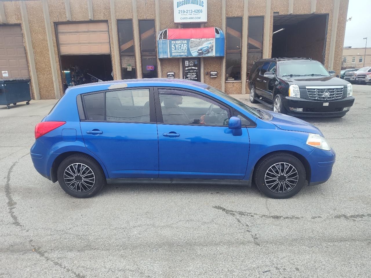 Nissan Versa 5dr HB I4 Auto 1.8 S 2011