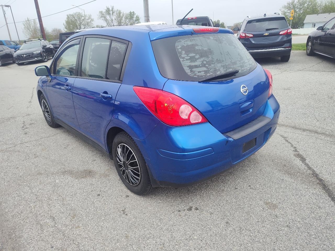 Nissan Versa 5dr HB I4 Auto 1.8 S 2011
