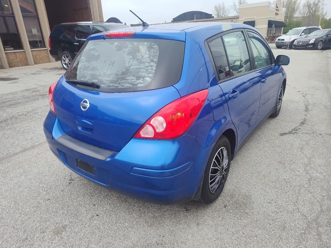 Nissan Versa 5dr HB I4 Auto 1.8 S 2011