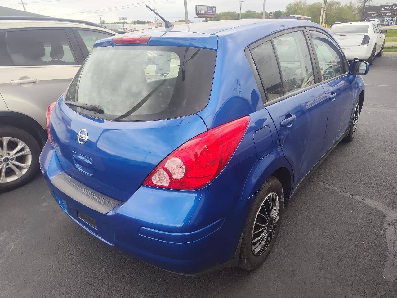 Nissan Versa 5dr HB I4 Auto 1.8 S 2011