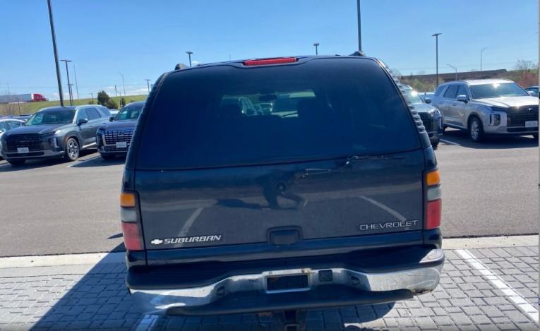 Chevrolet Suburban 4dr 1500 4WD LS 2004