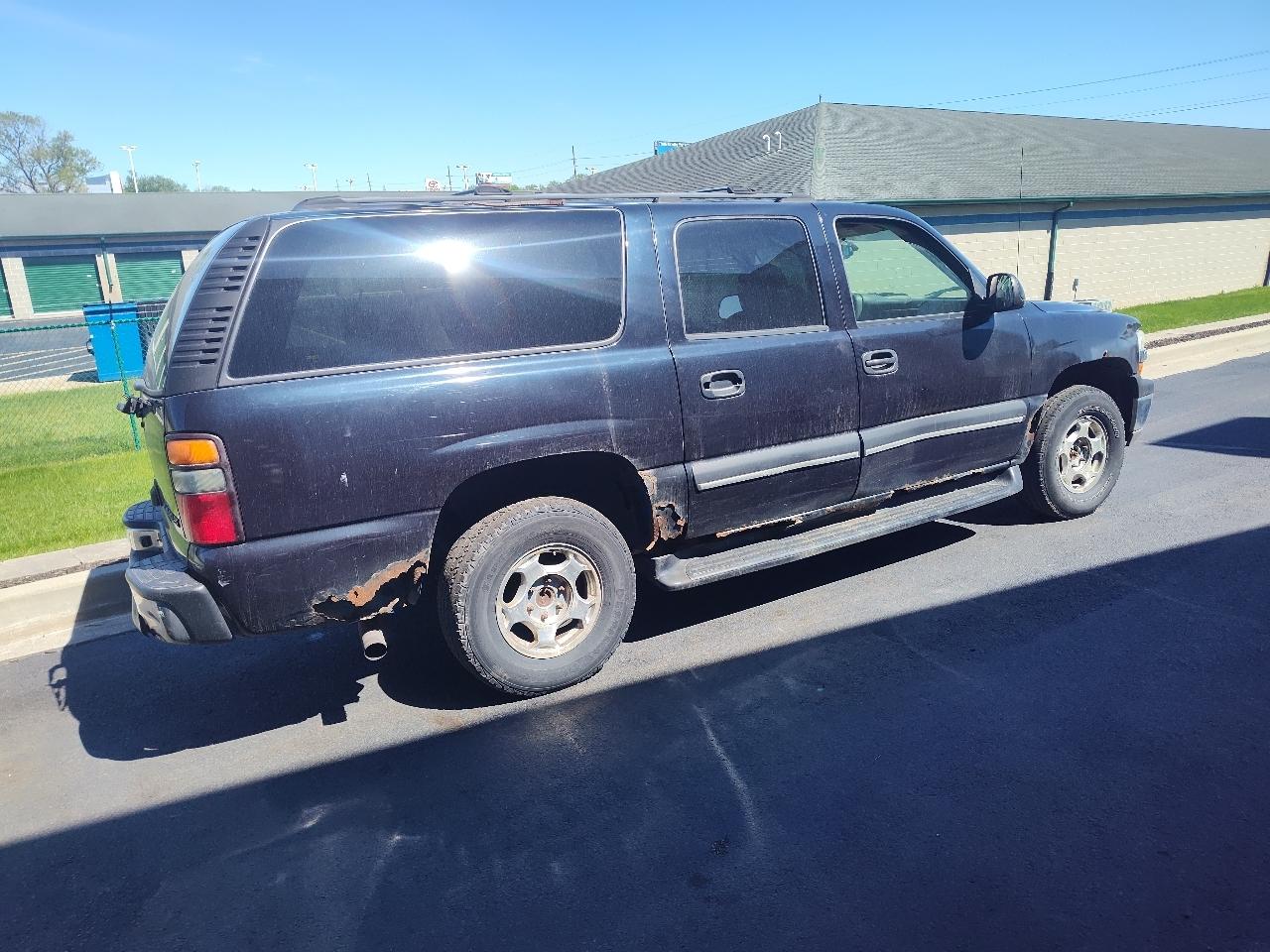 Chevrolet Suburban 4dr 1500 4WD LS 2004