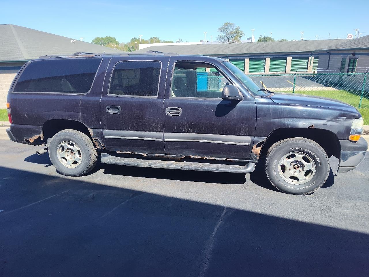 Chevrolet Suburban 4dr 1500 4WD LS 2004