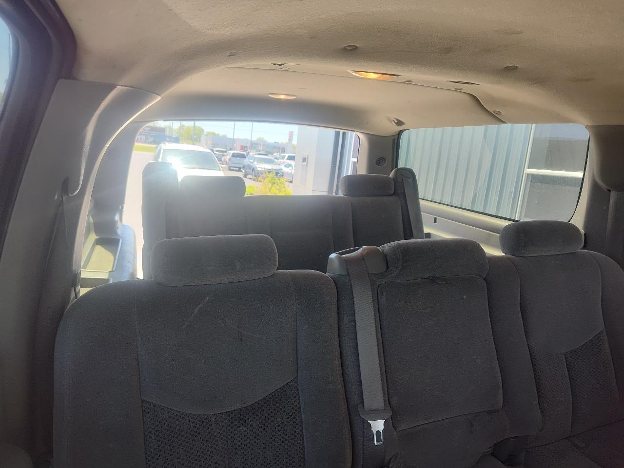 Chevrolet Suburban 4dr 1500 4WD LS 2004