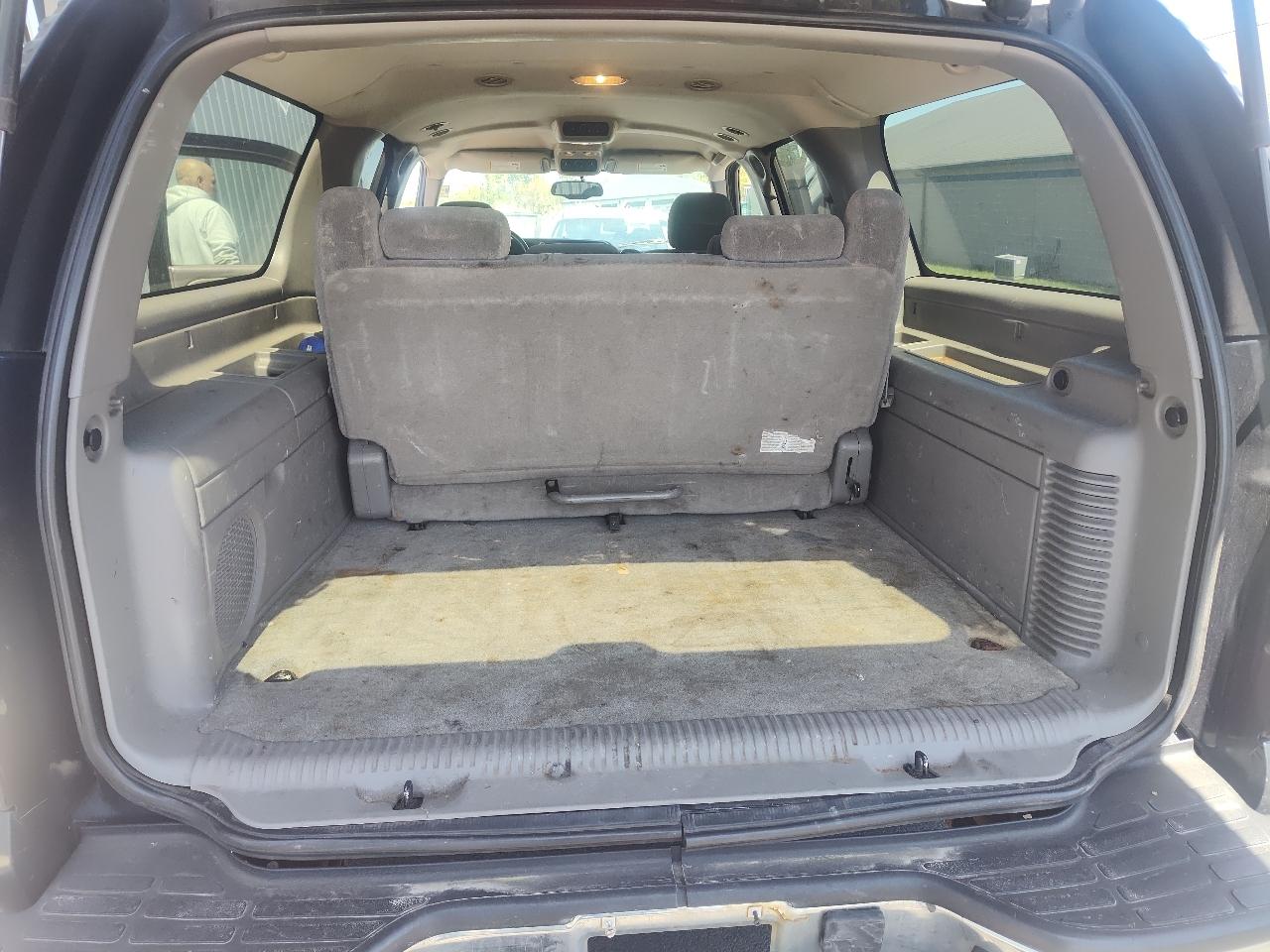 Chevrolet Suburban 4dr 1500 4WD LS 2004
