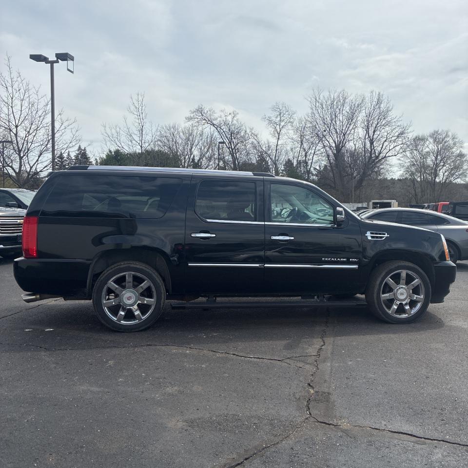 Cadillac Escalade ESV AWD 4dr Premium 2011